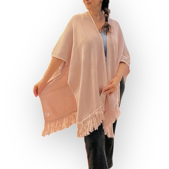 Roller Rabbit May Cape Sweater poncho solid Pale Rose, fringed hem,fits all NWT - Picture 3 of 12